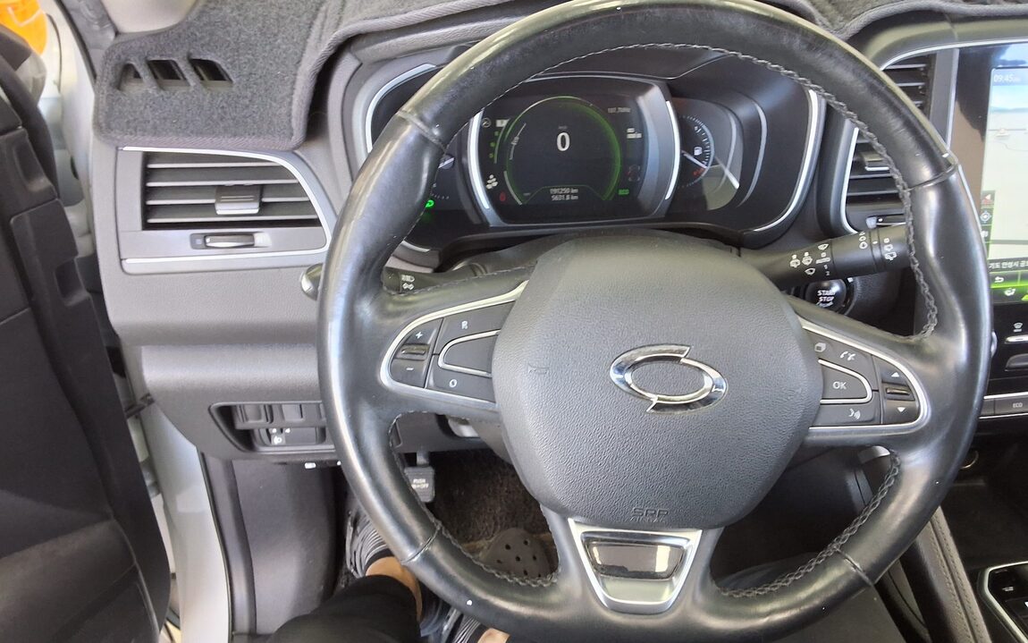 RENAULT (SAMSUNG) QM6 2.0 dCi 2WD LE 2017 - zdjęcie 17