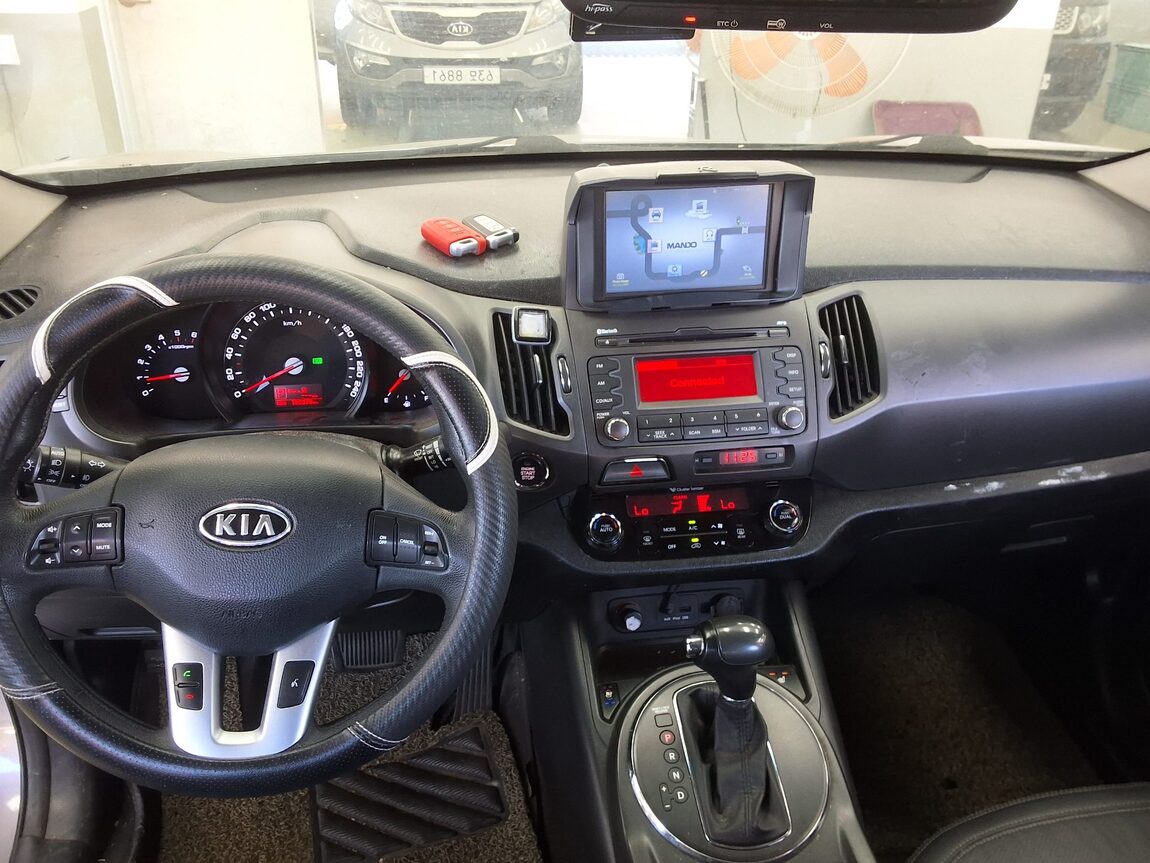 KIA SPORTAGE R DIESEL R2.0 2WD TLX LUXURY MODEL 2012 - zdjęcie 11