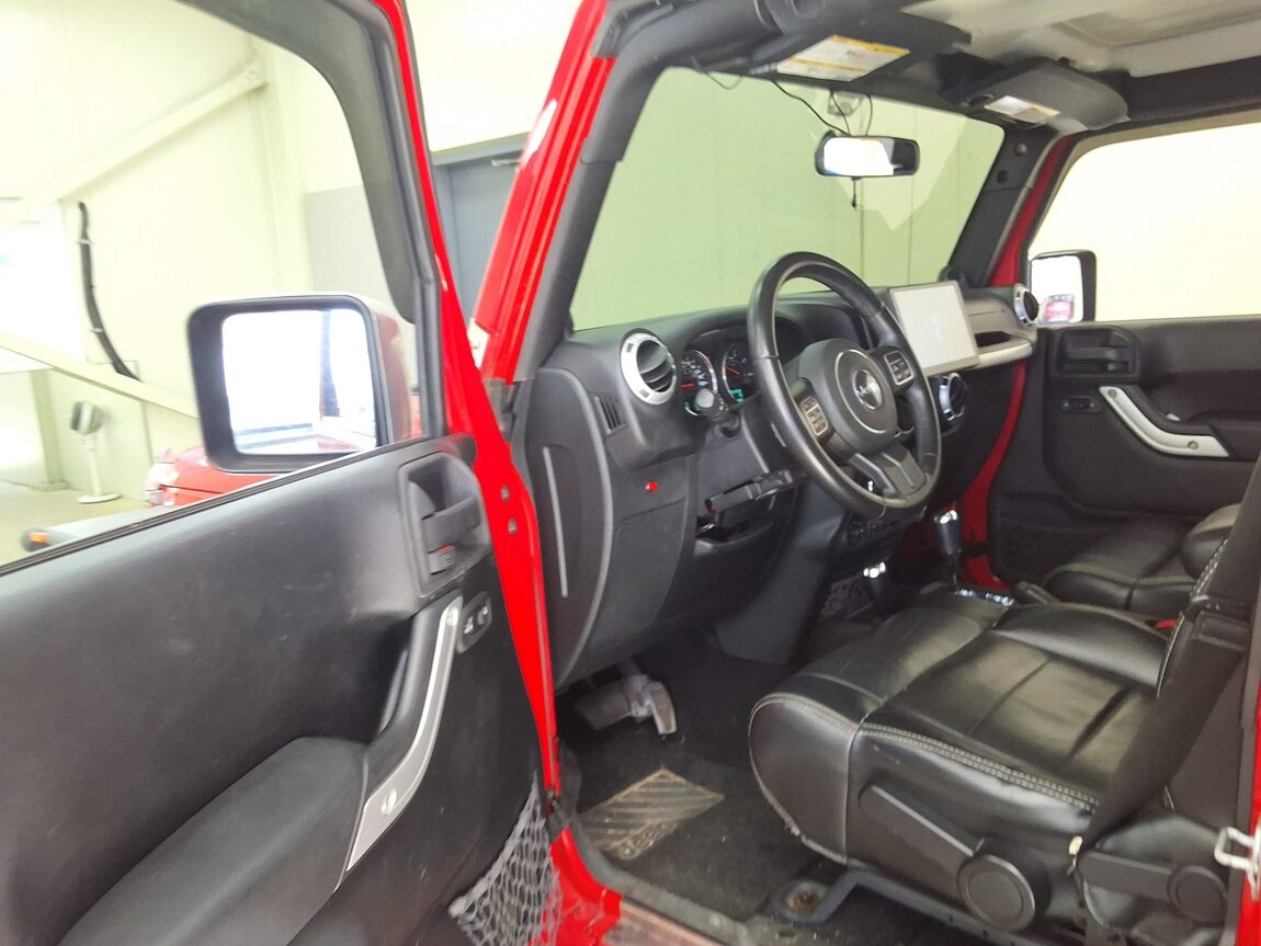 JEEP WRANGLER (JK) 2.8 SAHARA 4-DOOR 2012 - zdjęcie 11