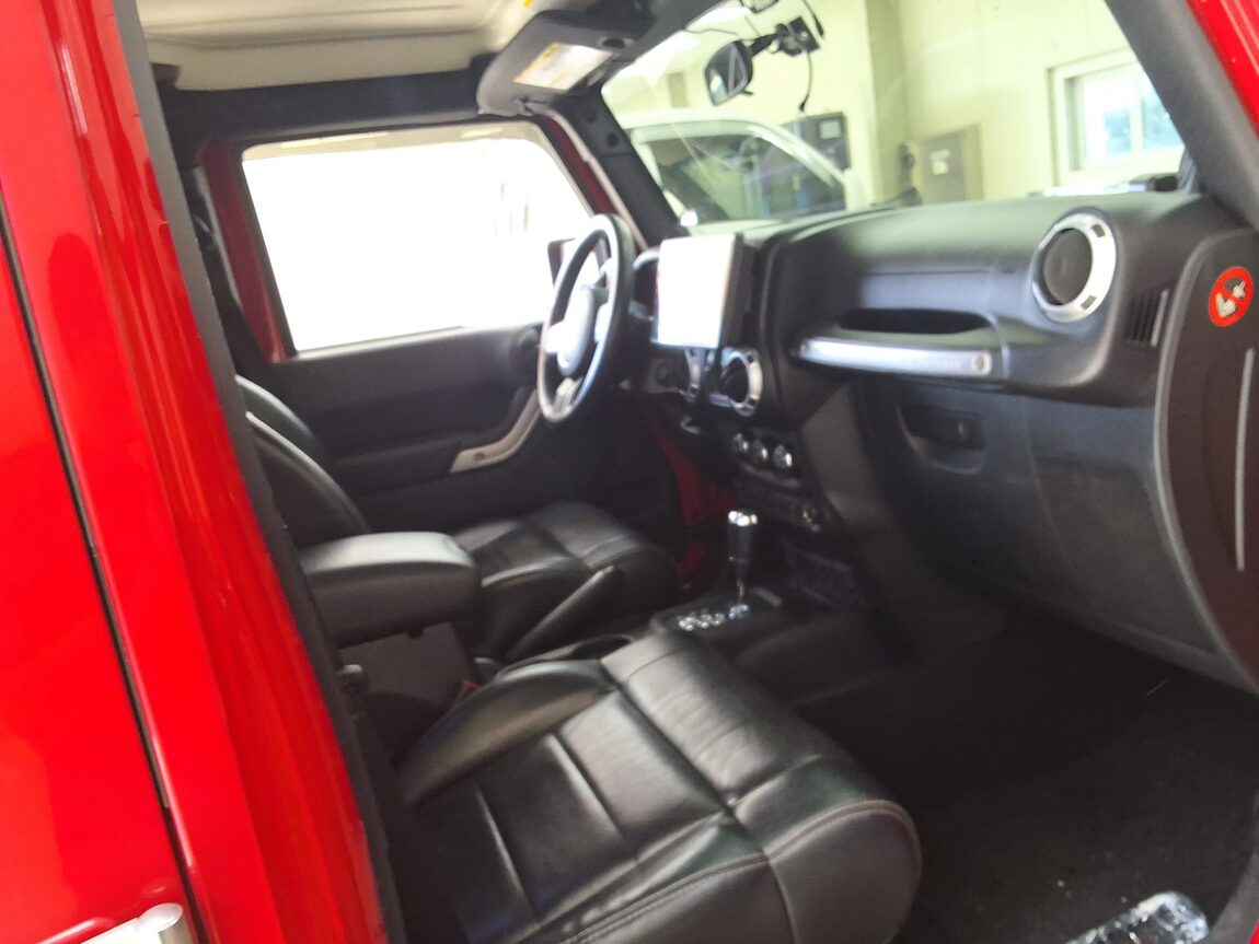 JEEP WRANGLER (JK) 2.8 SAHARA 4-DOOR 2012 - zdjęcie 15