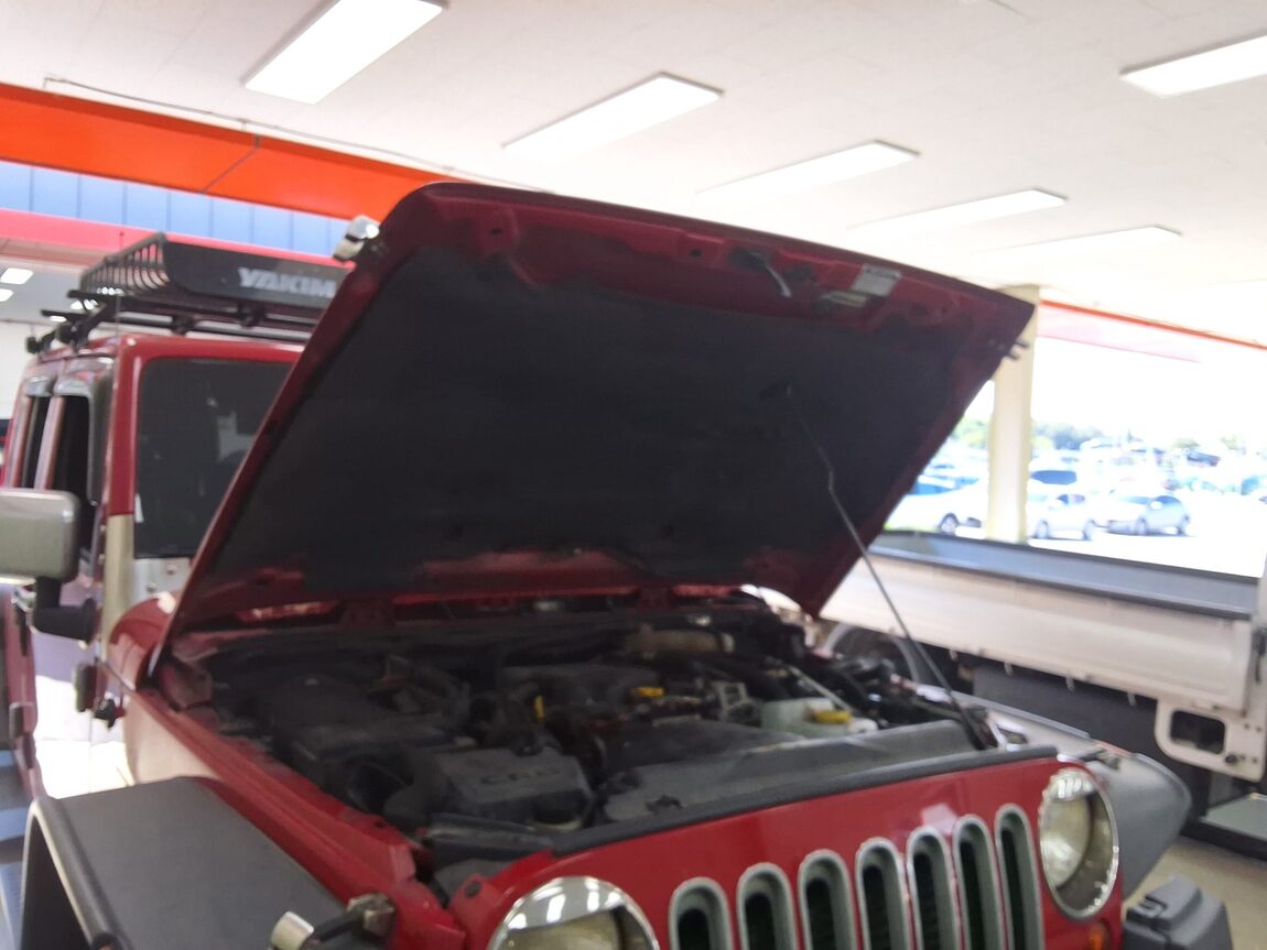 JEEP WRANGLER (JK) 2.8 SAHARA 4-DOOR 2012 - zdjęcie 18