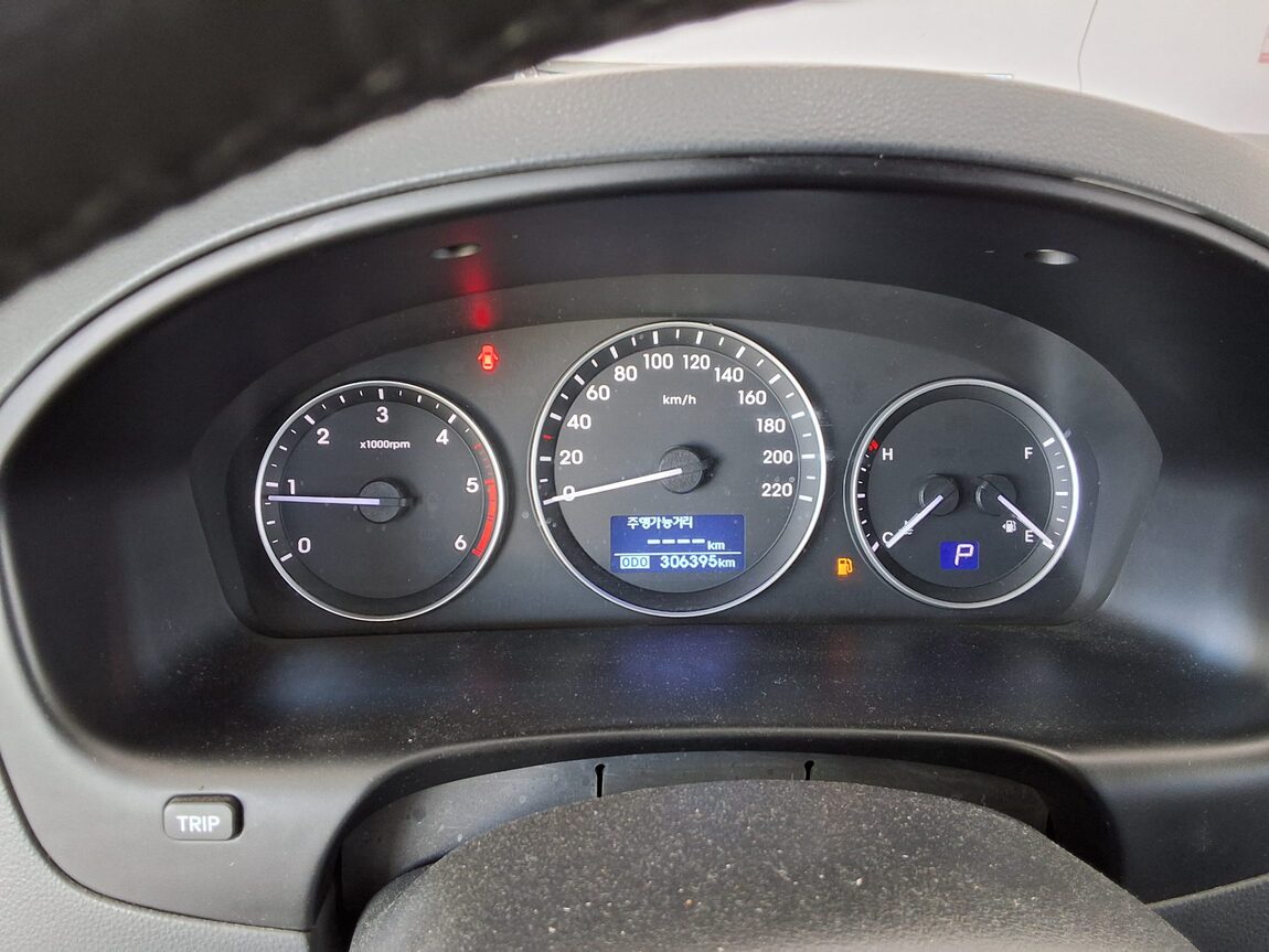 HYUNDAI GRAND STAREX 5-SEATER DIESEL VAN MODERN 2018 - zdjęcie 9