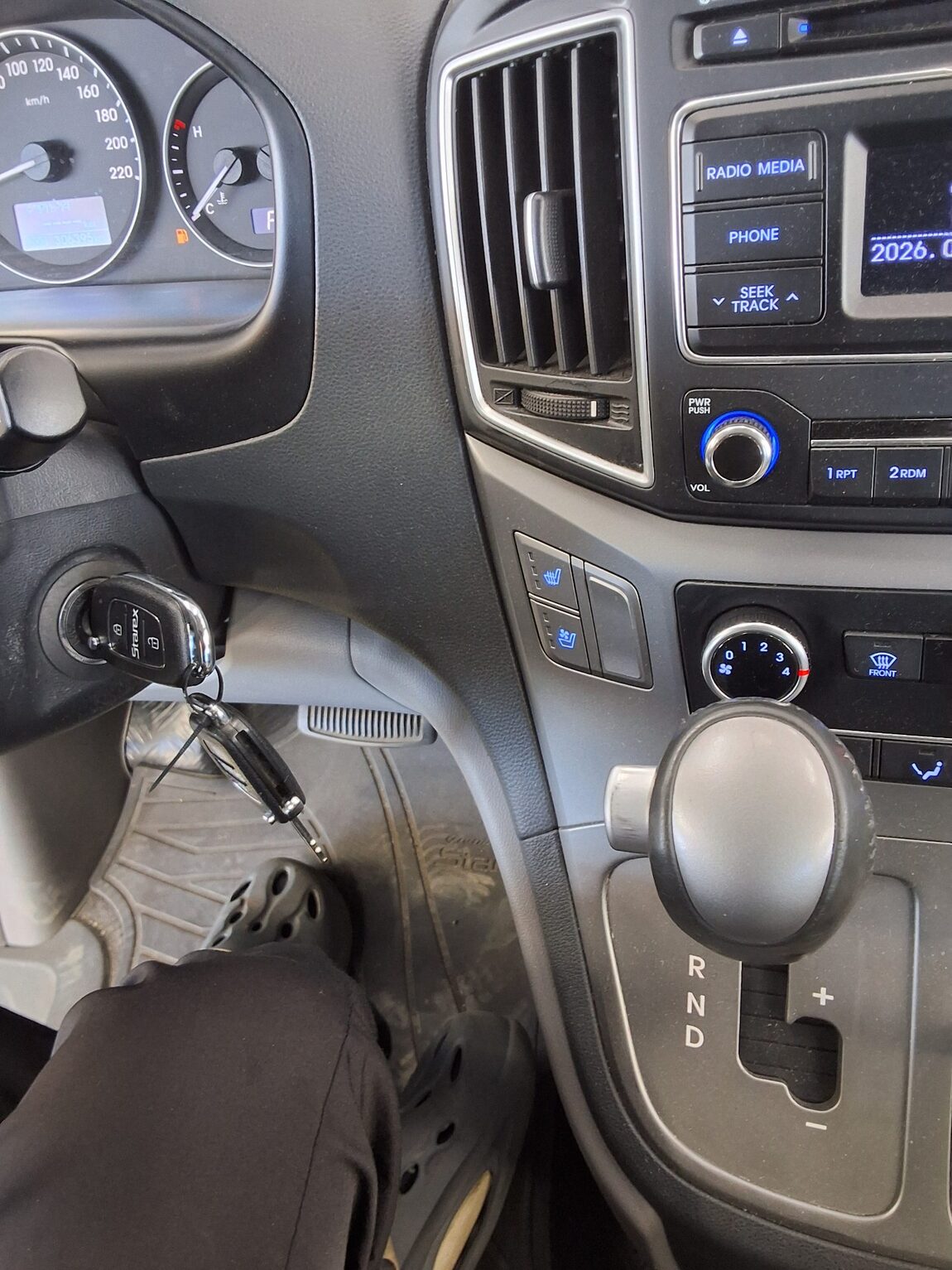 HYUNDAI GRAND STAREX 5-SEATER DIESEL VAN MODERN 2018 - zdjęcie 18