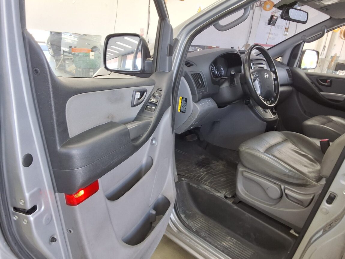 HYUNDAI GRAND STAREX 5-SEATER DIESEL VAN MODERN 2018 - zdjęcie 10