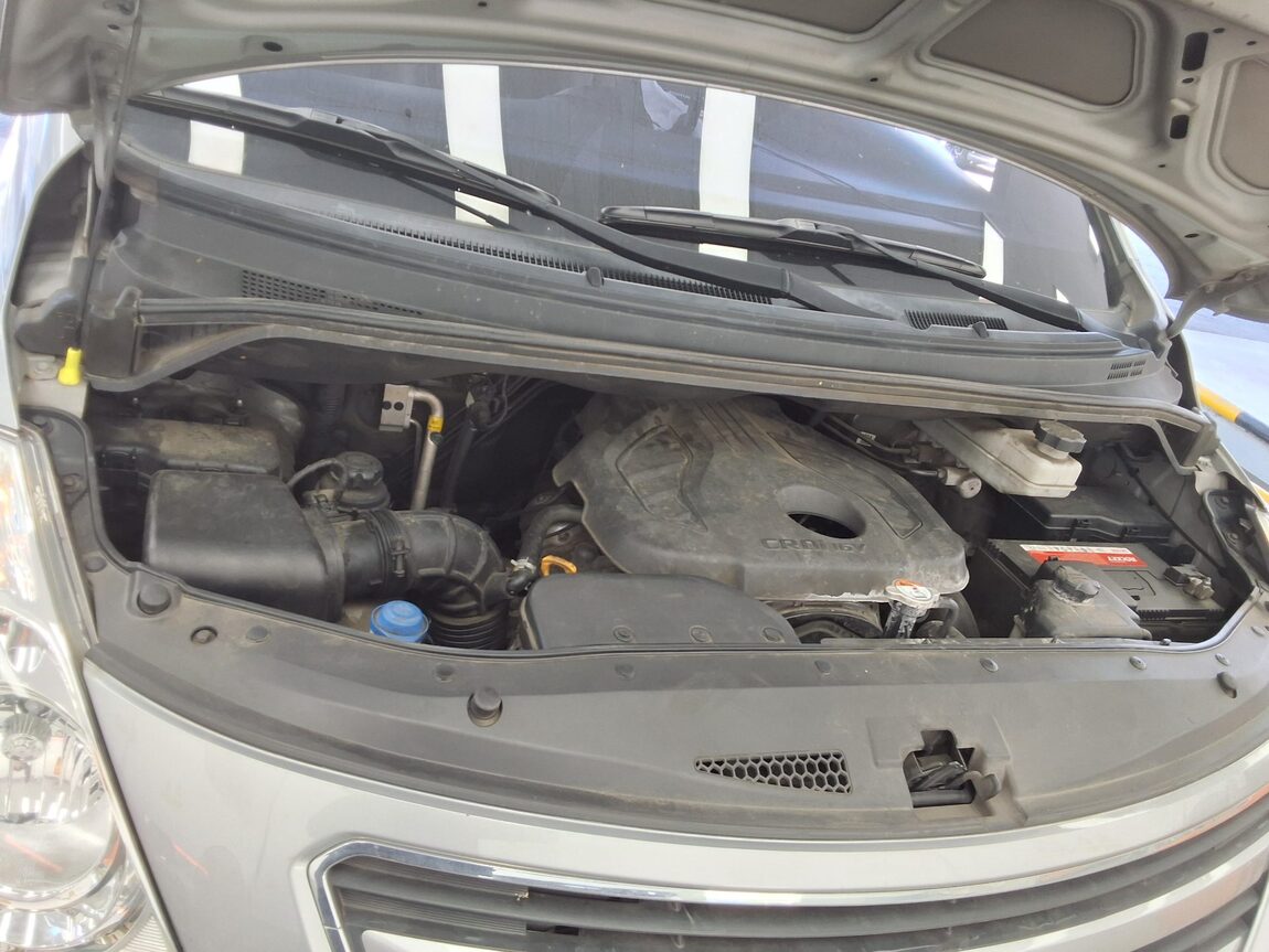 HYUNDAI GRAND STAREX 5-SEATER DIESEL VAN MODERN 2018 - zdjęcie 19