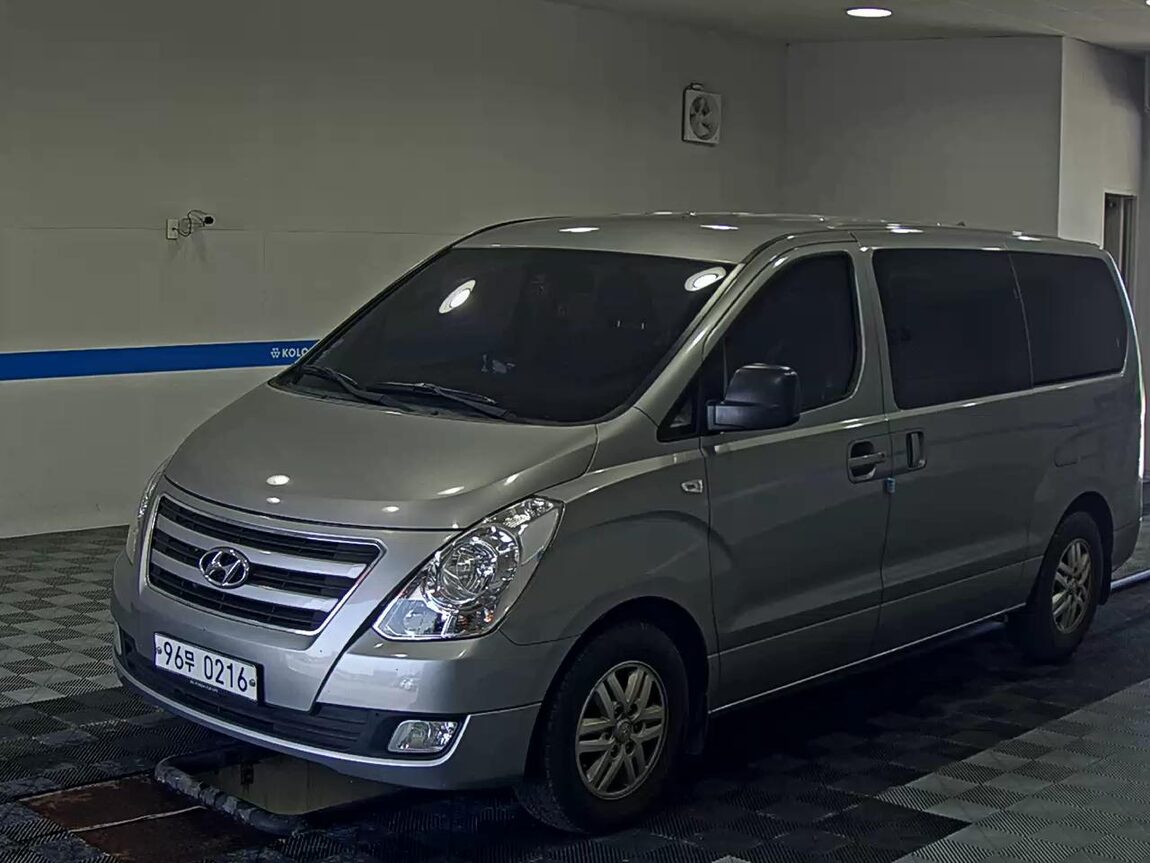 HYUNDAI GRAND STAREX 5-SEATER DIESEL VAN MODERN 2018 - zdjęcie 2
