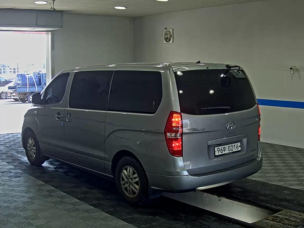 HYUNDAI GRAND STAREX 5-SEATER DIESEL VAN MODERN 2018 - zdjęcie 6