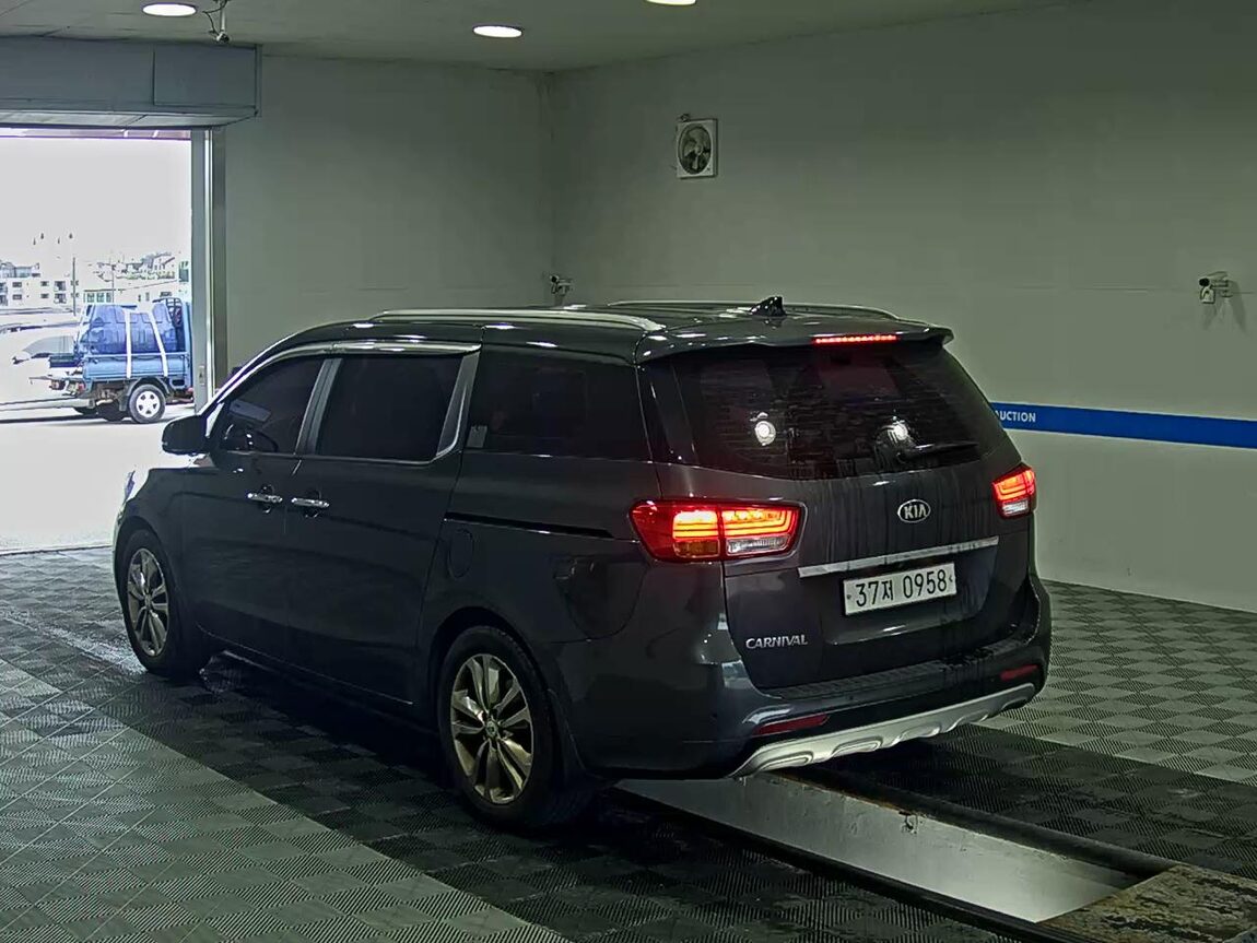 KIA ALL NEW CARNIVAL 9-SEATER DIESEL PRESTIGE 2016 - zdjęcie 6