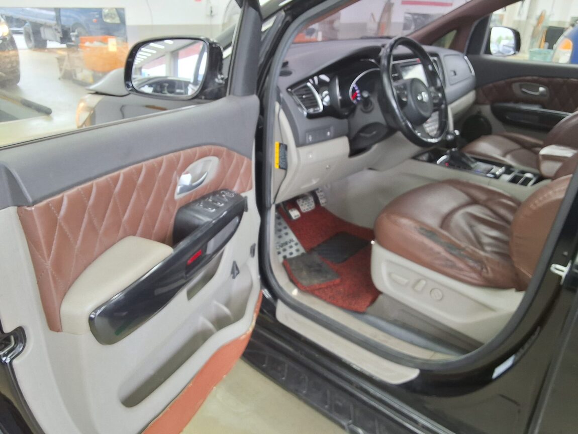KIA ALL NEW CARNIVAL 9-SEATER DIESEL PRESTIGE 2015 - zdjęcie 10