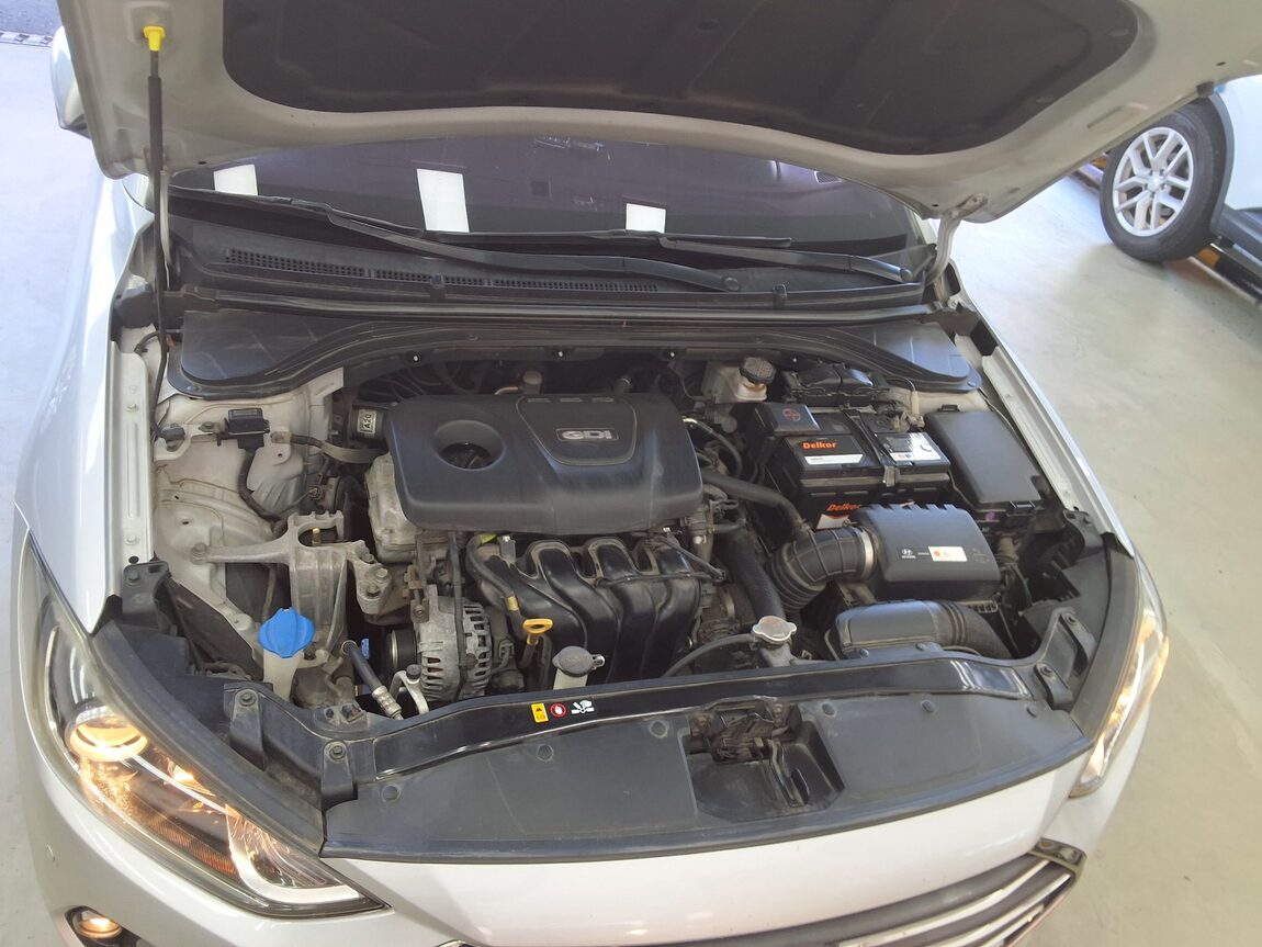 HYUNDAI AVANTE AD 1.6 GDi MODERN 2016 - zdjęcie 18