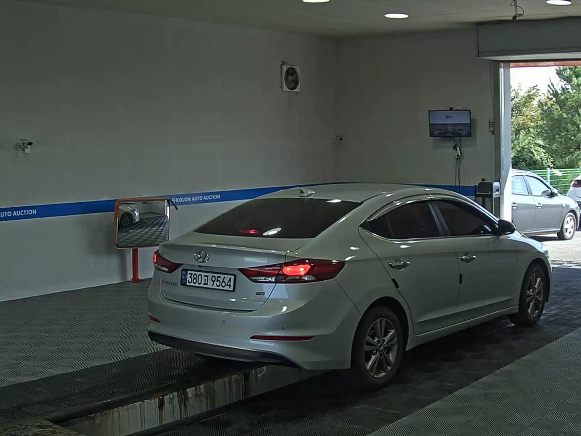HYUNDAI AVANTE AD 1.6 GDi MODERN 2016 - zdjęcie 5