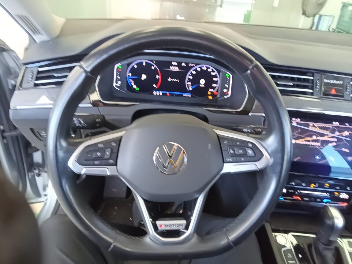 VOLKSWAGEN PASSAT GT (8TH GEN) 2.0 TDI 4MOTION PRESTIGE 2021 - zdjęcie 17