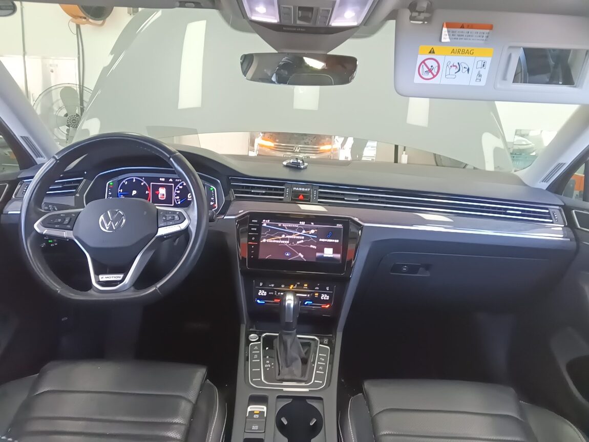 VOLKSWAGEN PASSAT GT (8TH GEN) 2.0 TDI 4MOTION PRESTIGE 2021 - zdjęcie 23