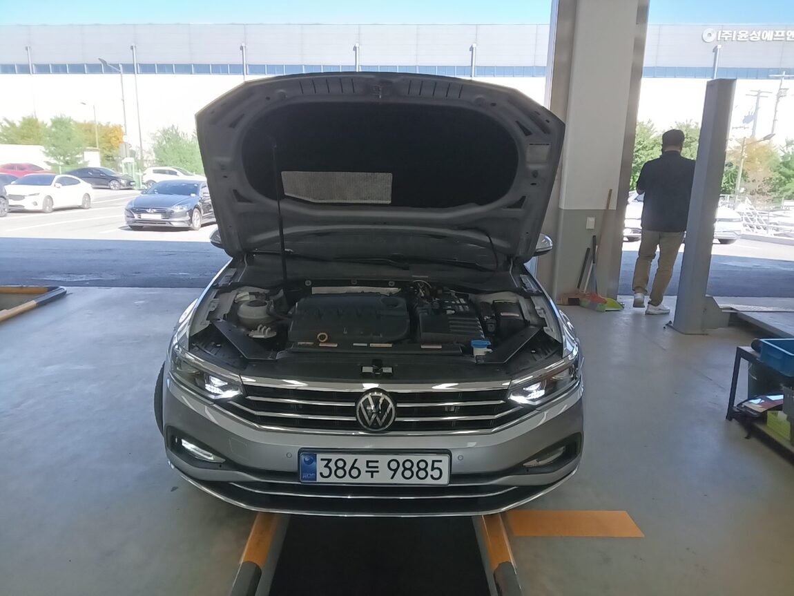 VOLKSWAGEN PASSAT GT (8TH GEN) 2.0 TDI 4MOTION PRESTIGE 2021 - zdjęcie 26