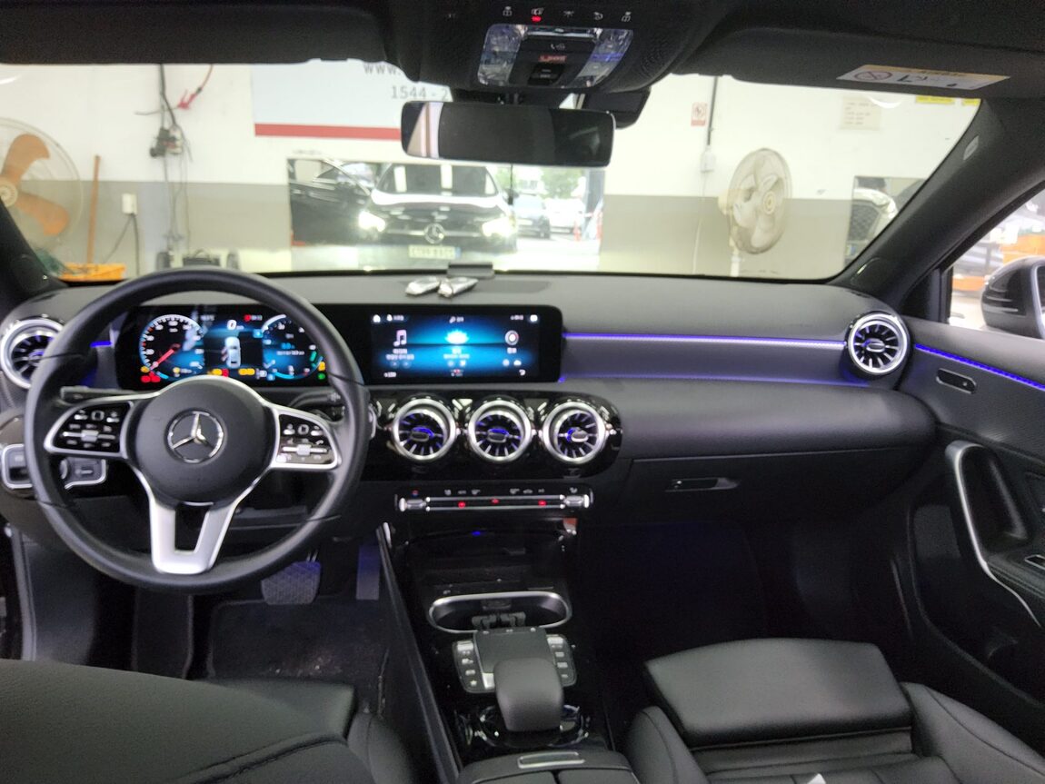MERCEDES-BENZ A-CLASS (4TH GEN) A250 4MATIC SEDAN 2021 - zdjęcie 11