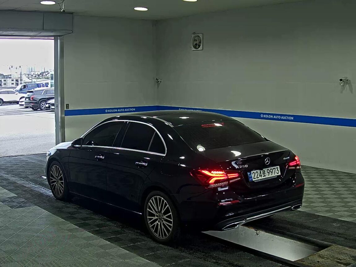 MERCEDES-BENZ A-CLASS (4TH GEN) A250 4MATIC SEDAN 2021 - zdjęcie 6