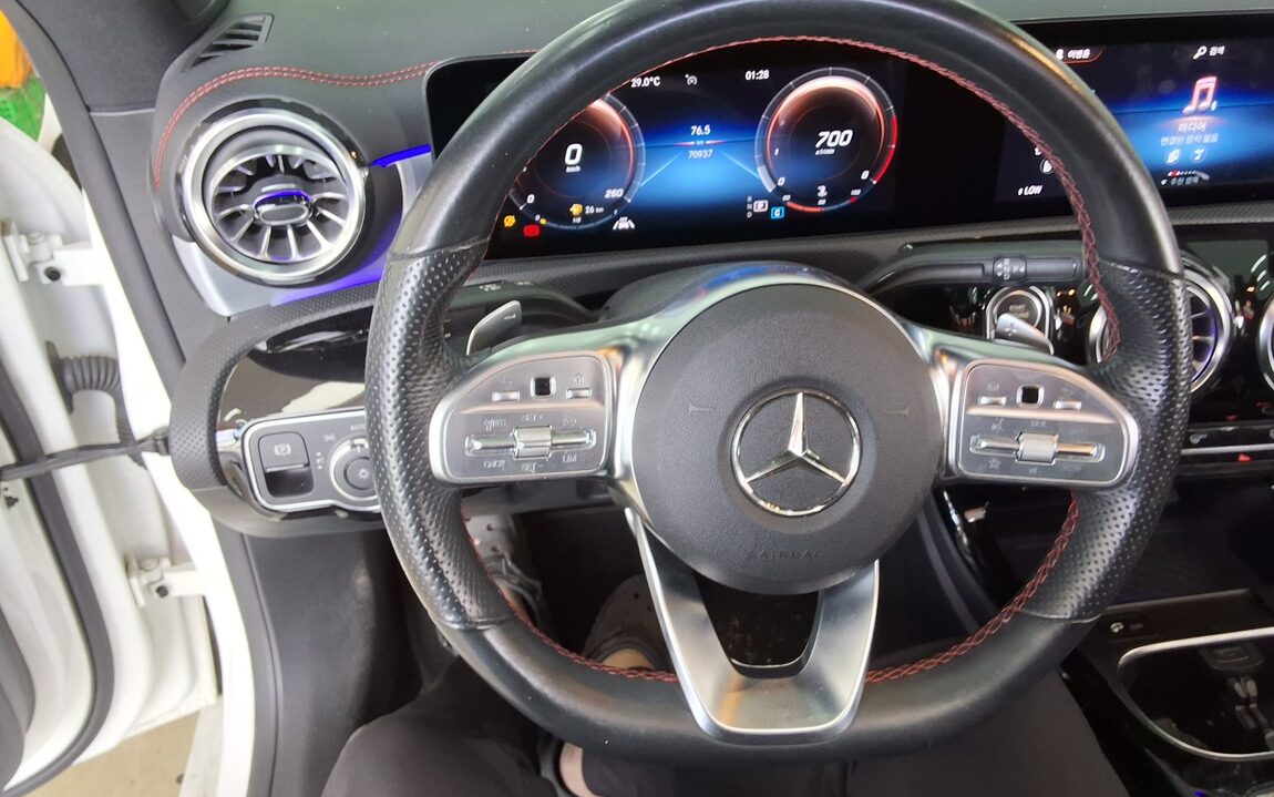 MERCEDES-BENZ CLA-CLASS (2ND GEN) CLA250 4MATIC 2021 - zdjęcie 17