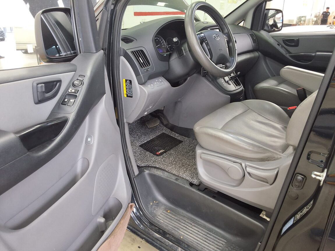 HYUNDAI THE NEW GRAND STAREX 5-SEATER DIESEL VAN SMART 2019 - zdjęcie 11