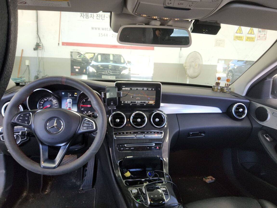 MERCEDES-BENZ C-CLASS (4TH GEN) C220 d AVANTGARDE 2018 - zdjęcie 11
