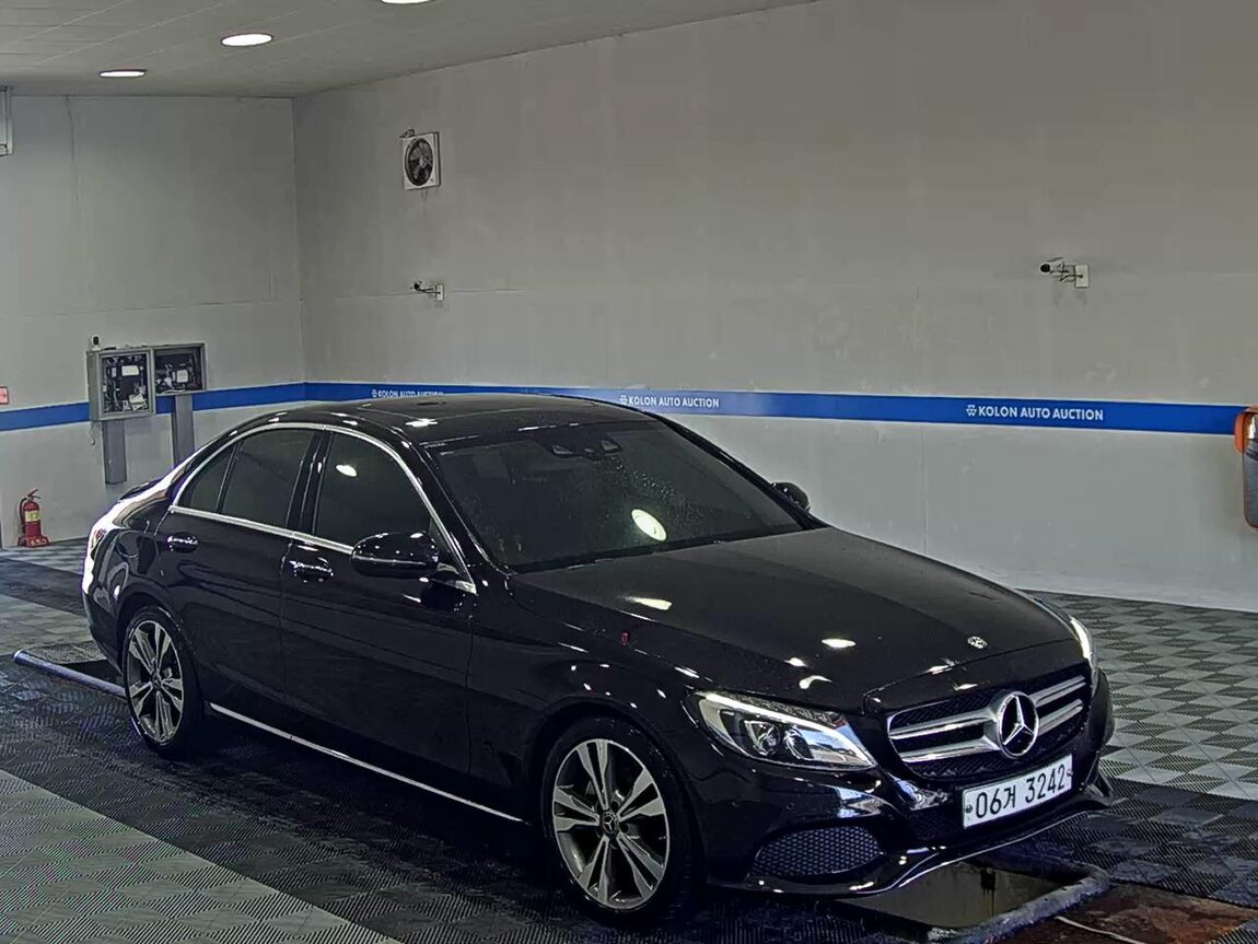 MERCEDES-BENZ C-CLASS (4TH GEN) C220 d AVANTGARDE 2018 - zdjęcie 3