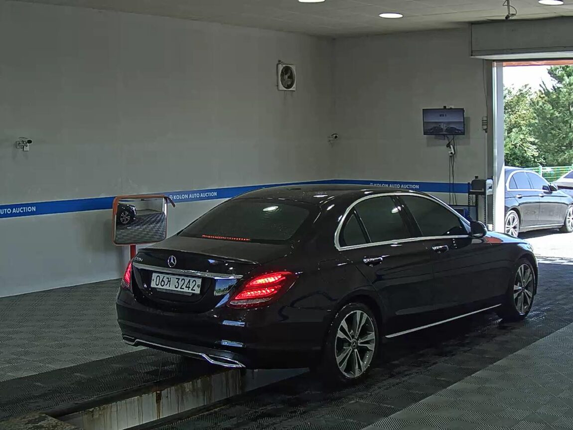 MERCEDES-BENZ C-CLASS (4TH GEN) C220 d AVANTGARDE 2018 - zdjęcie 5