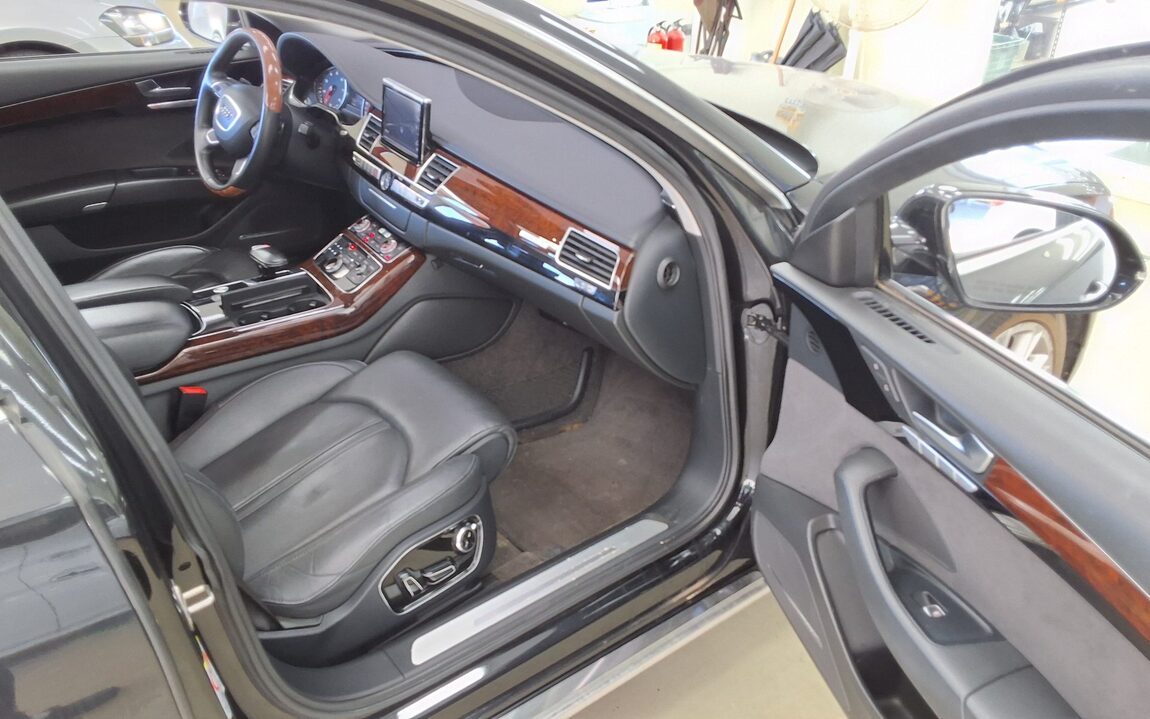 AUDI A8 (3RD GEN) 3.0 TFSI QUATTRO LWB 2011 - zdjęcie 14