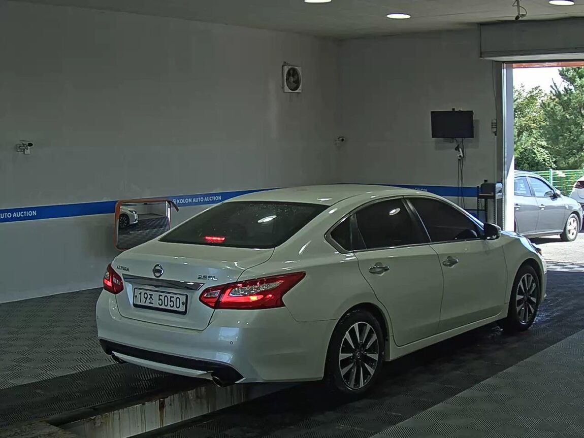 NISSAN ALTIMA (2ND GEN) 2017 - zdjęcie 5