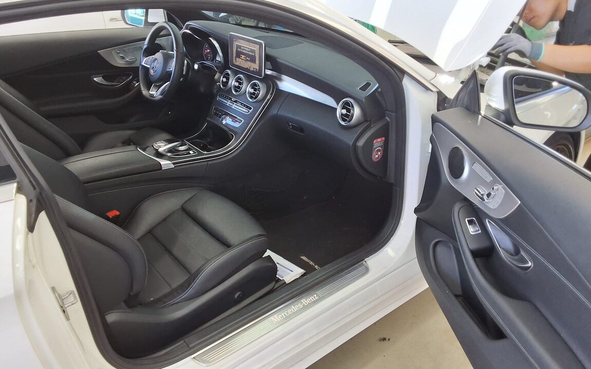 MERCEDES-BENZ C-CLASS (4TH GEN) C200 COUPE 2017 - zdjęcie 11
