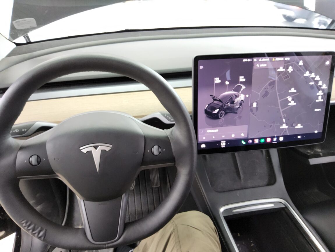 TESLA MODEL Y AWD LONG RANGE 2022 - zdjęcie 17