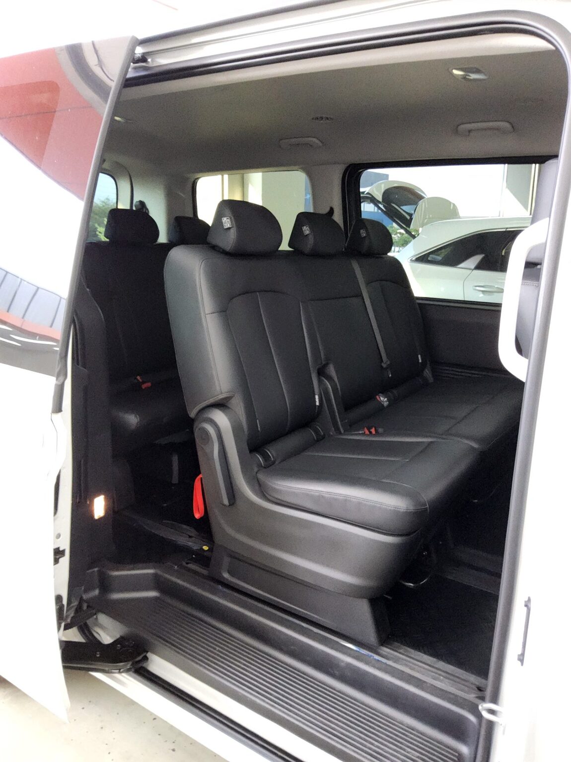 HYUNDAI STARIA 2.2 DIESEL TOURER 9-SEATER 2WD MODERN 2025 - zdjęcie 13