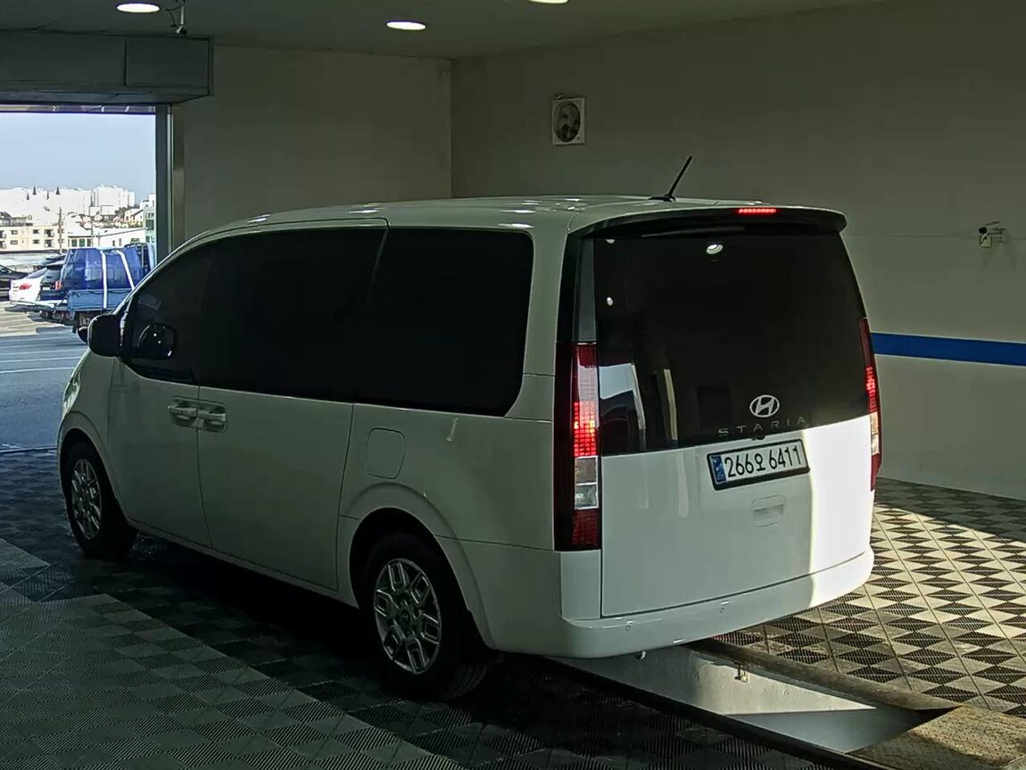 HYUNDAI STARIA 2.2 DIESEL TOURER 9-SEATER 2WD MODERN 2025 - zdjęcie 6