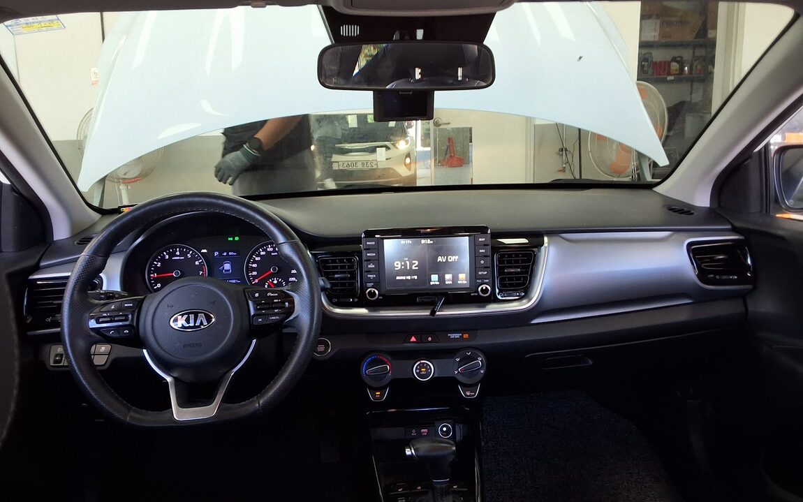 KIA STONIC 1.4 GASOLINE TRENDY 2018 - zdjęcie 11