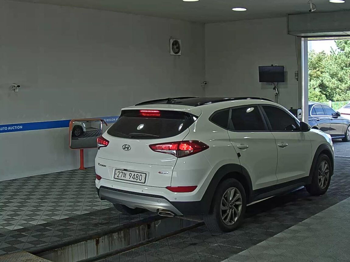 HYUNDAI ALL NEW TUCSON DIESEL 1.7 2WD MODERN 2017 - zdjęcie 5