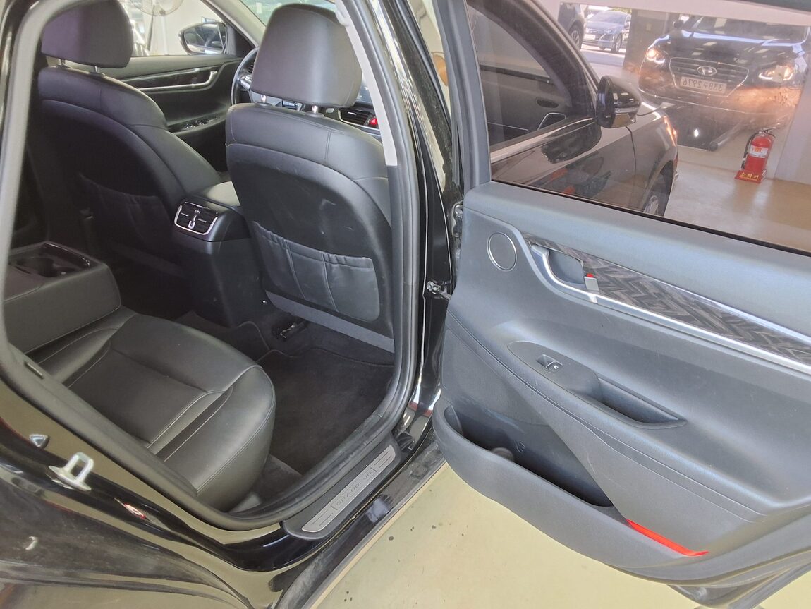 HYUNDAI GRANDEUR IG 3.0 LPi RENTAL CAR MODERN BASIC 2017 - zdjęcie 13