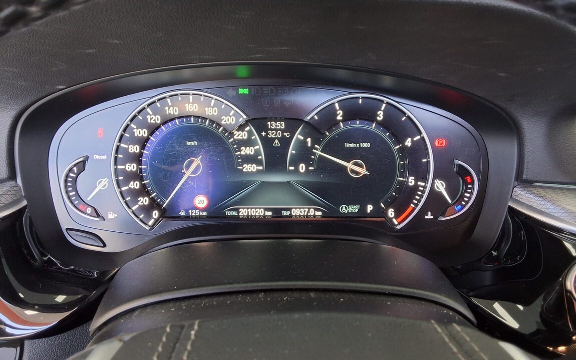 BMW 5 SERIES (7TH GEN) 520d M SPORT PACK SPECIAL 2018 - zdjęcie 9
