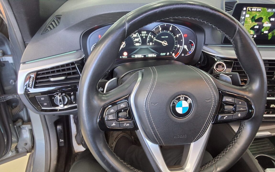 BMW 5 SERIES (7TH GEN) 520d M SPORT PACK SPECIAL 2018 - zdjęcie 17