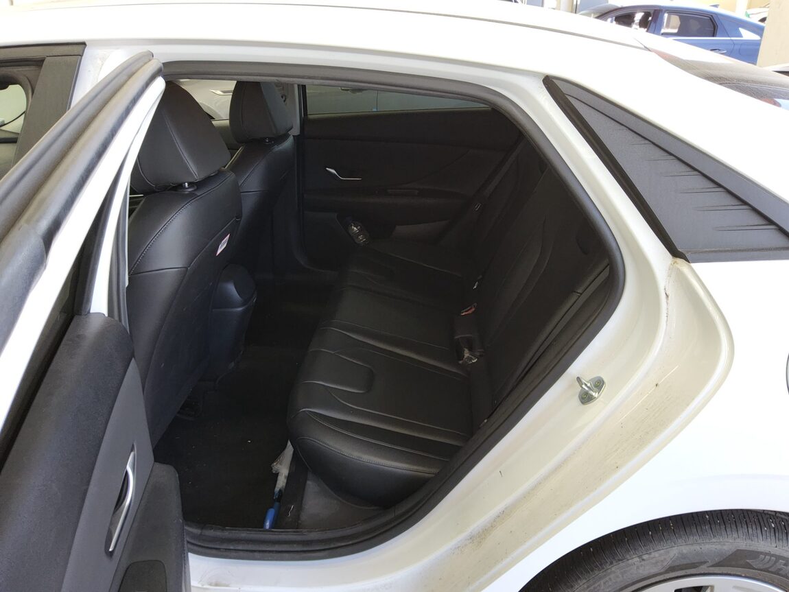 HYUNDAI AVANTE (CN7) 1.6 GASOLINE SMART 2021 - zdjęcie 12