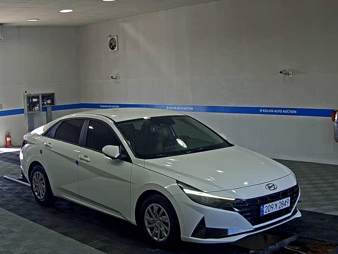 HYUNDAI AVANTE (CN7) 1.6 GASOLINE SMART 2021 - zdjęcie 3