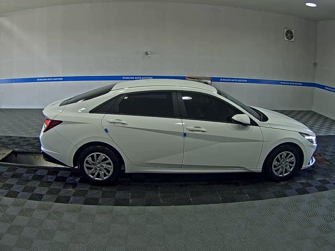 HYUNDAI AVANTE (CN7) 1.6 GASOLINE SMART 2021 - zdjęcie 4