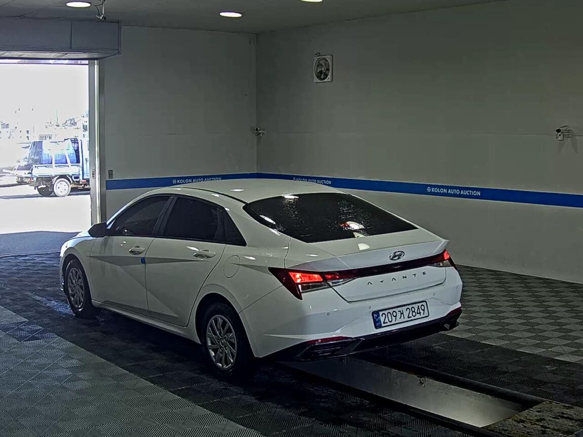 HYUNDAI AVANTE (CN7) 1.6 GASOLINE SMART 2021 - zdjęcie 6