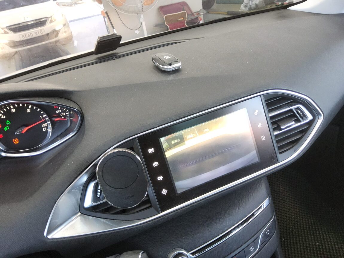 PEUGEOT 308 (2ND GEN) SW 1.6 BlueHDi ALLURE 2016 - zdjęcie 17