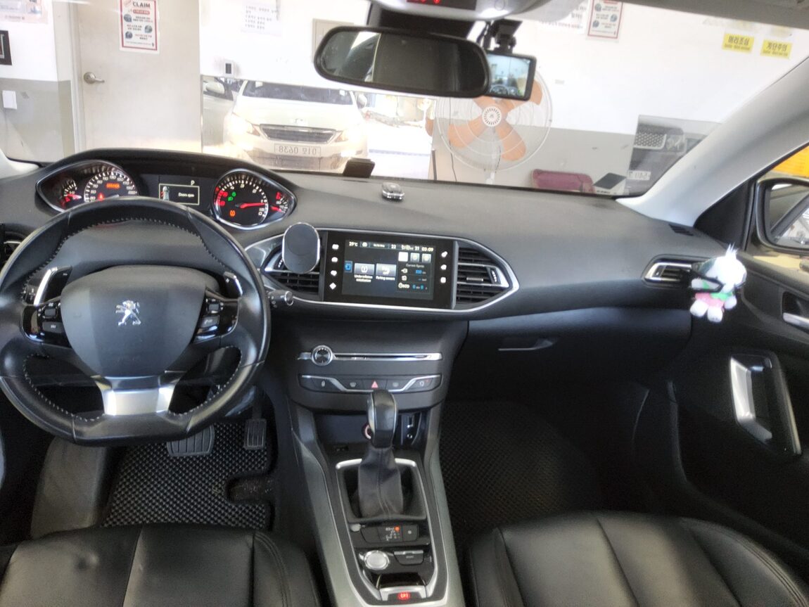 PEUGEOT 308 (2ND GEN) SW 1.6 BlueHDi ALLURE 2016 - zdjęcie 11