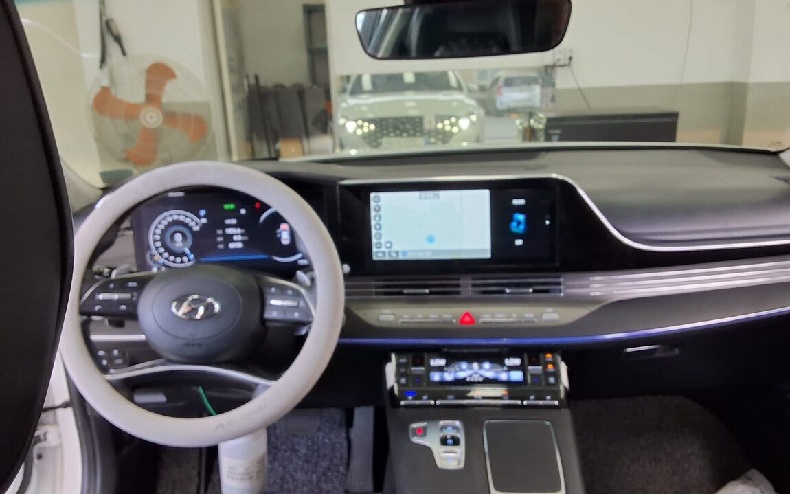 HYUNDAI THE NEW GRANDEUR IG GASOLINE 2.5 LE BLANC 2023 - zdjęcie 11