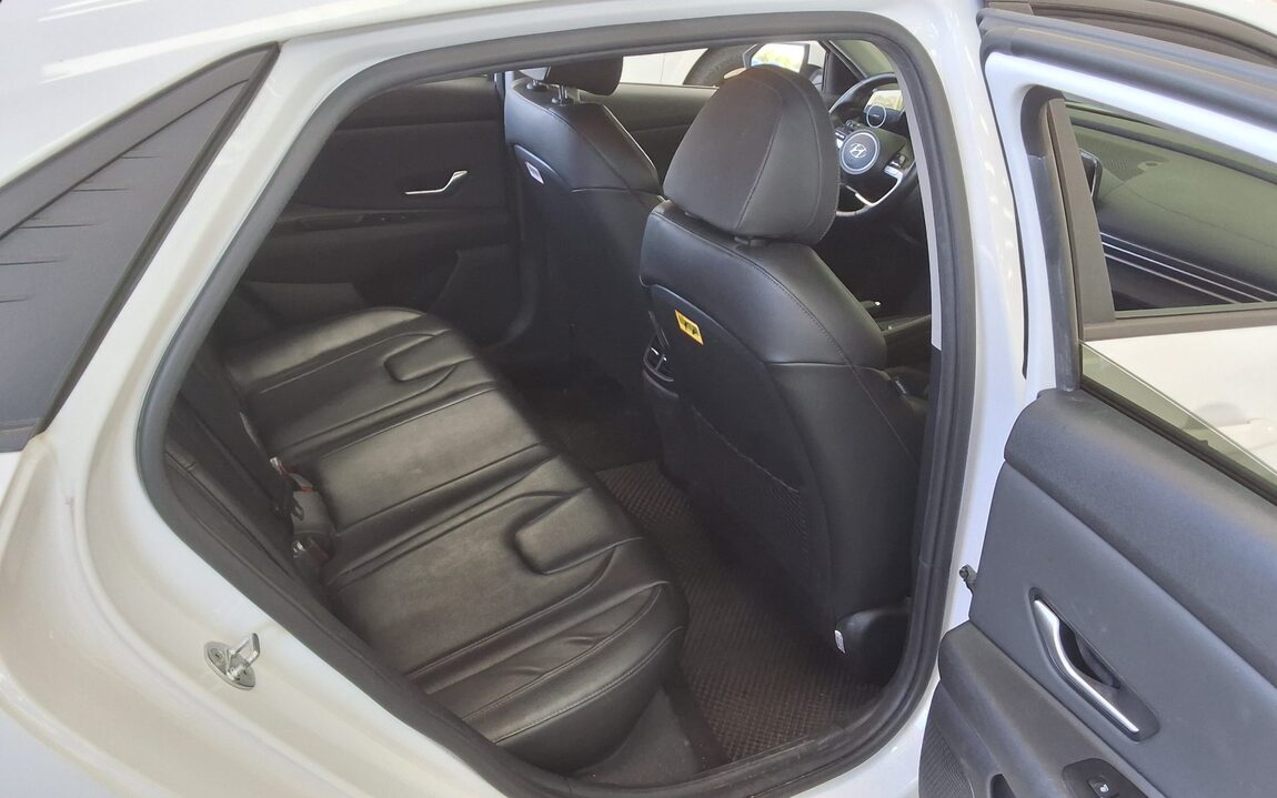 HYUNDAI AVANTE (CN7) 1.6 GASOLINE MODERN 2021 - zdjęcie 13