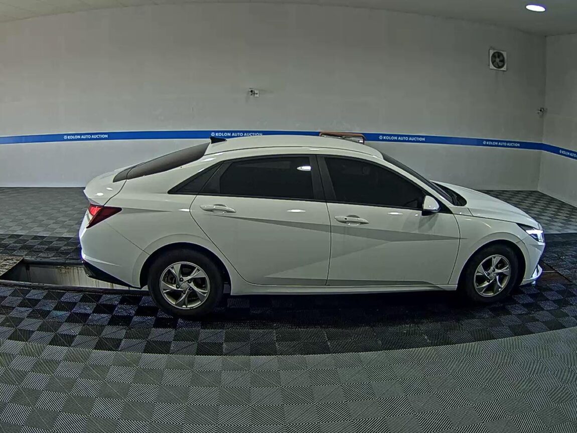 HYUNDAI AVANTE (CN7) 1.6 GASOLINE MODERN 2021 - zdjęcie 4
