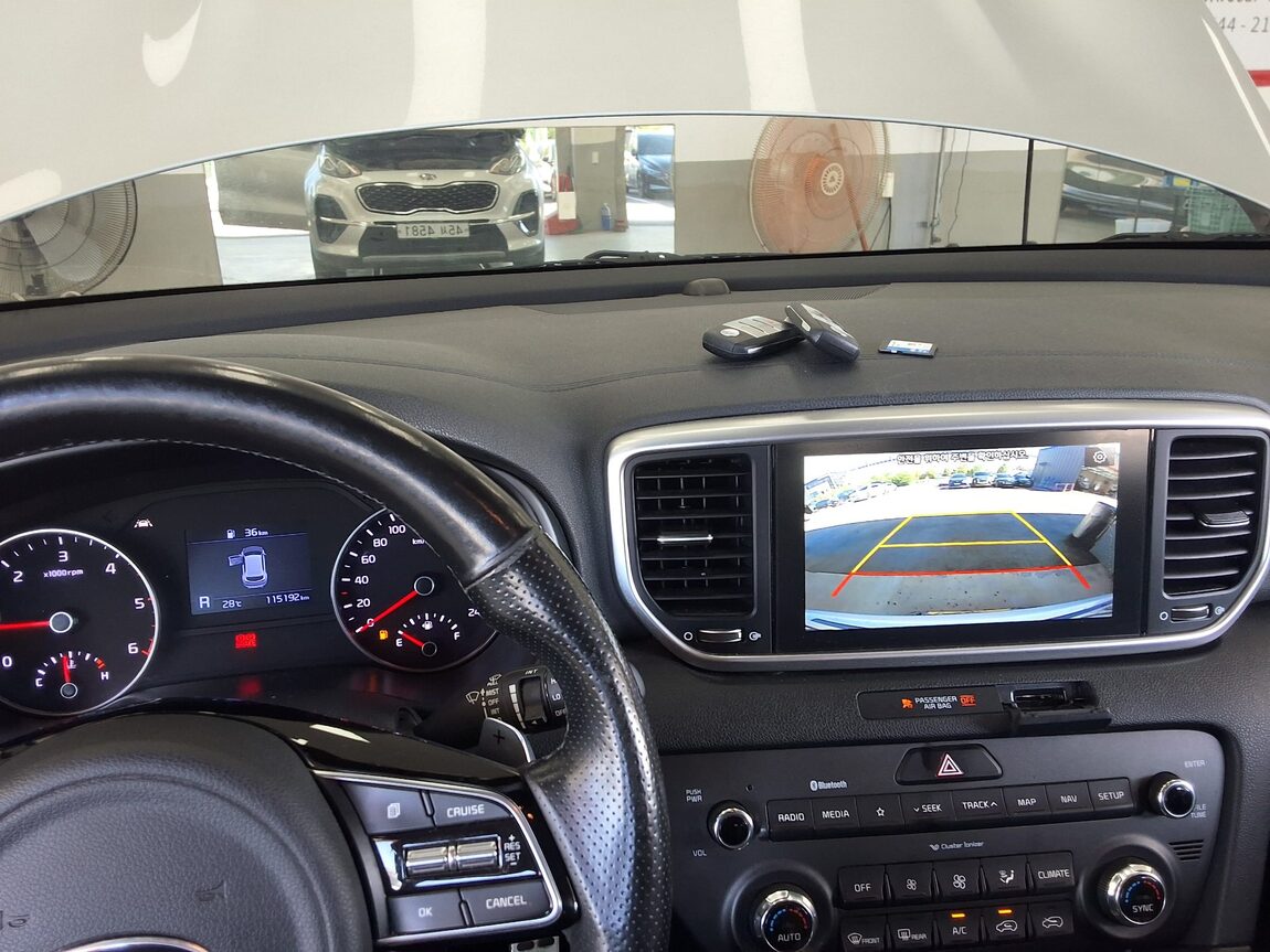 KIA SPORTAGE THE BOLD R2.0 DIESEL 2WD PRESTIGE 2019 - zdjęcie 19