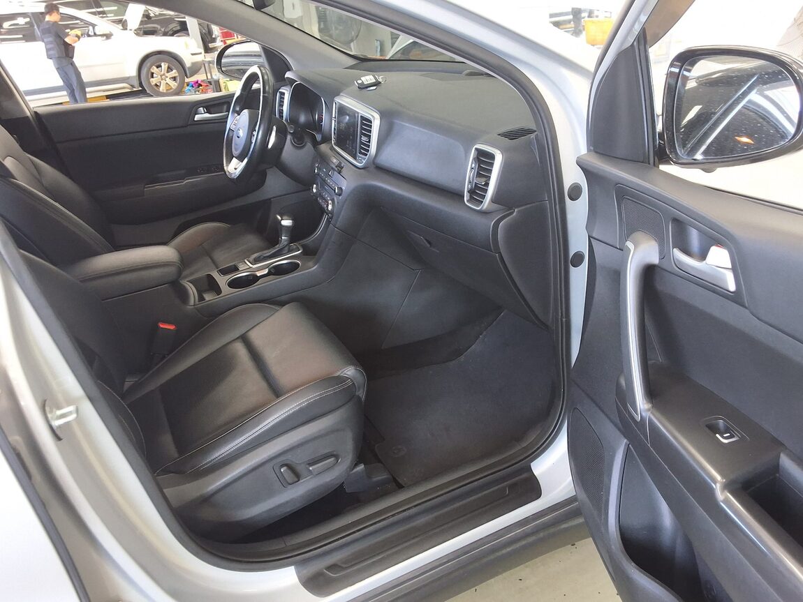 KIA SPORTAGE THE BOLD R2.0 DIESEL 2WD PRESTIGE 2019 - zdjęcie 15