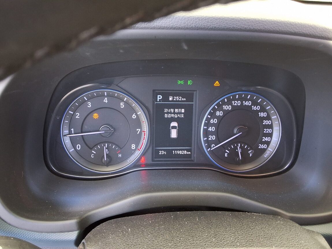 HYUNDAI KONA 1.6 GASOLINE 2WD PREMIUM 2020 - zdjęcie 17
