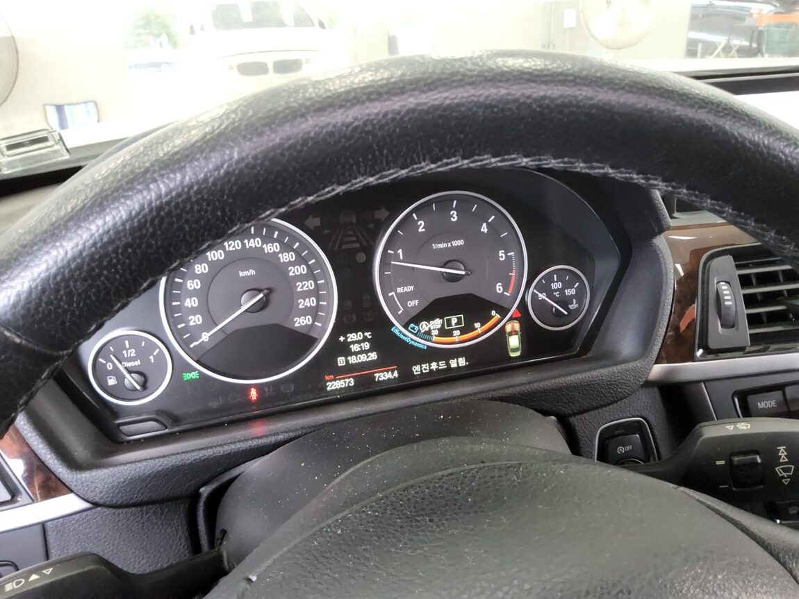 BMW 3 SERIES (6TH GEN) 320d 2013 - zdjęcie 9