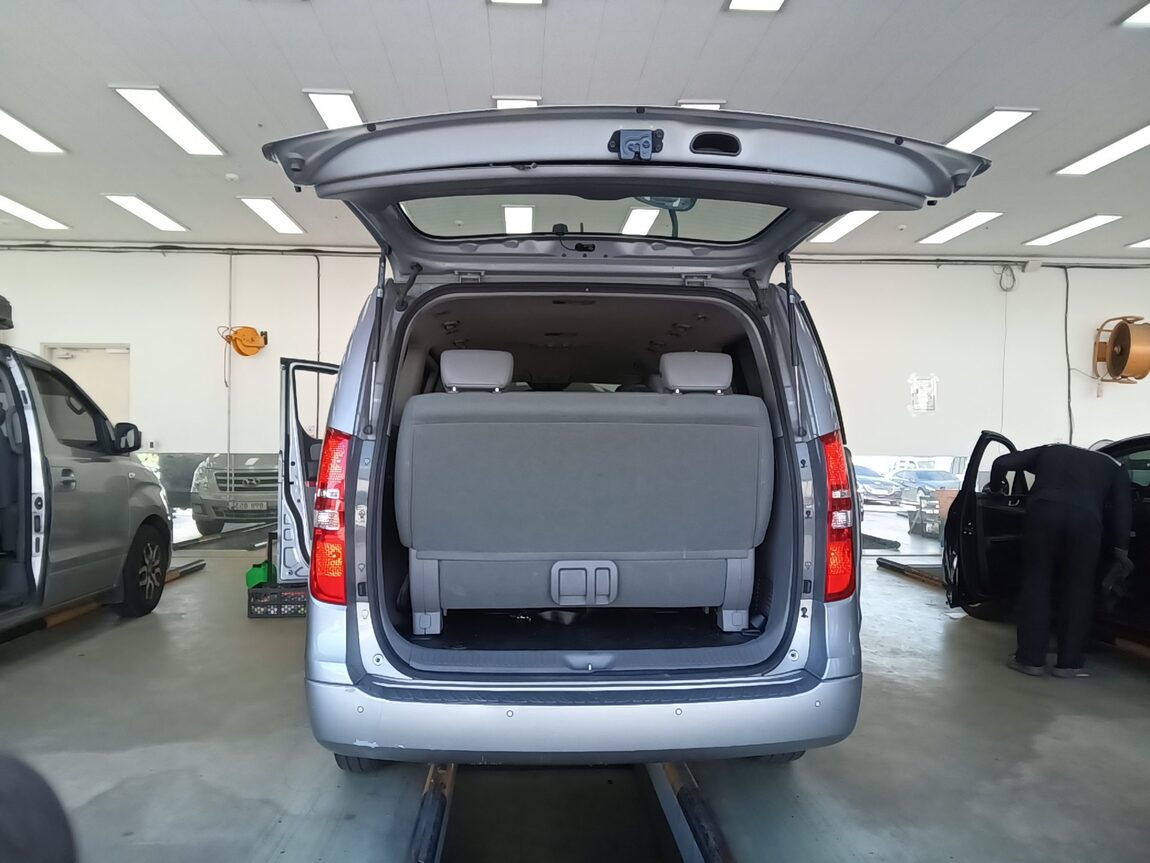 HYUNDAI THE NEW GRAND STAREX 12-SEATER DIESEL 4WD SMART 2019 - zdjęcie 15